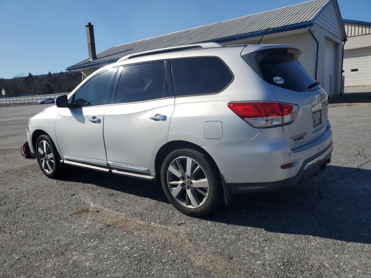 2013 Nissan Pathfinder - Image 2