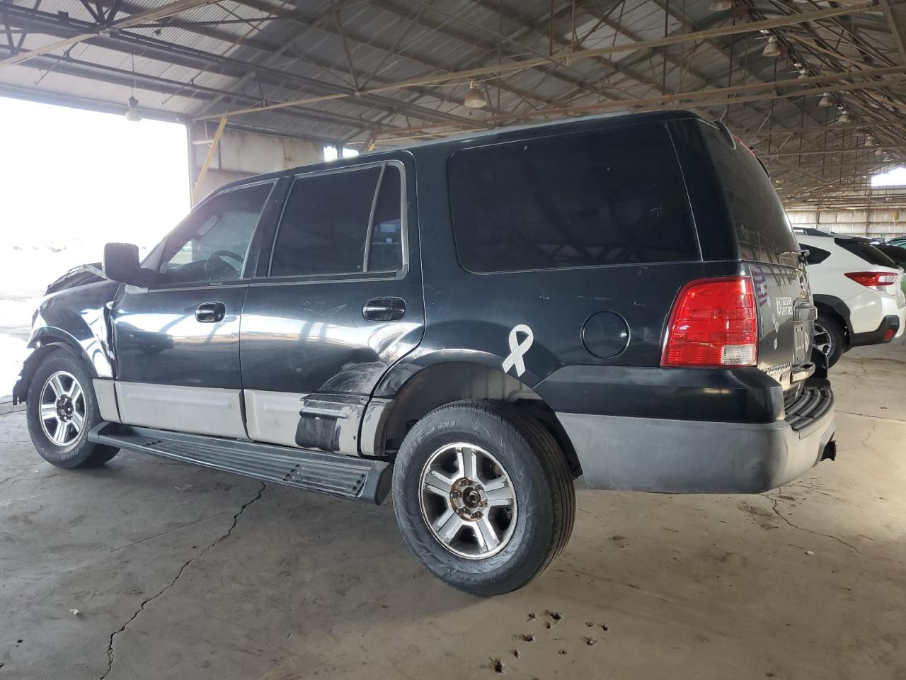 2003 Ford Expedition - Image 2