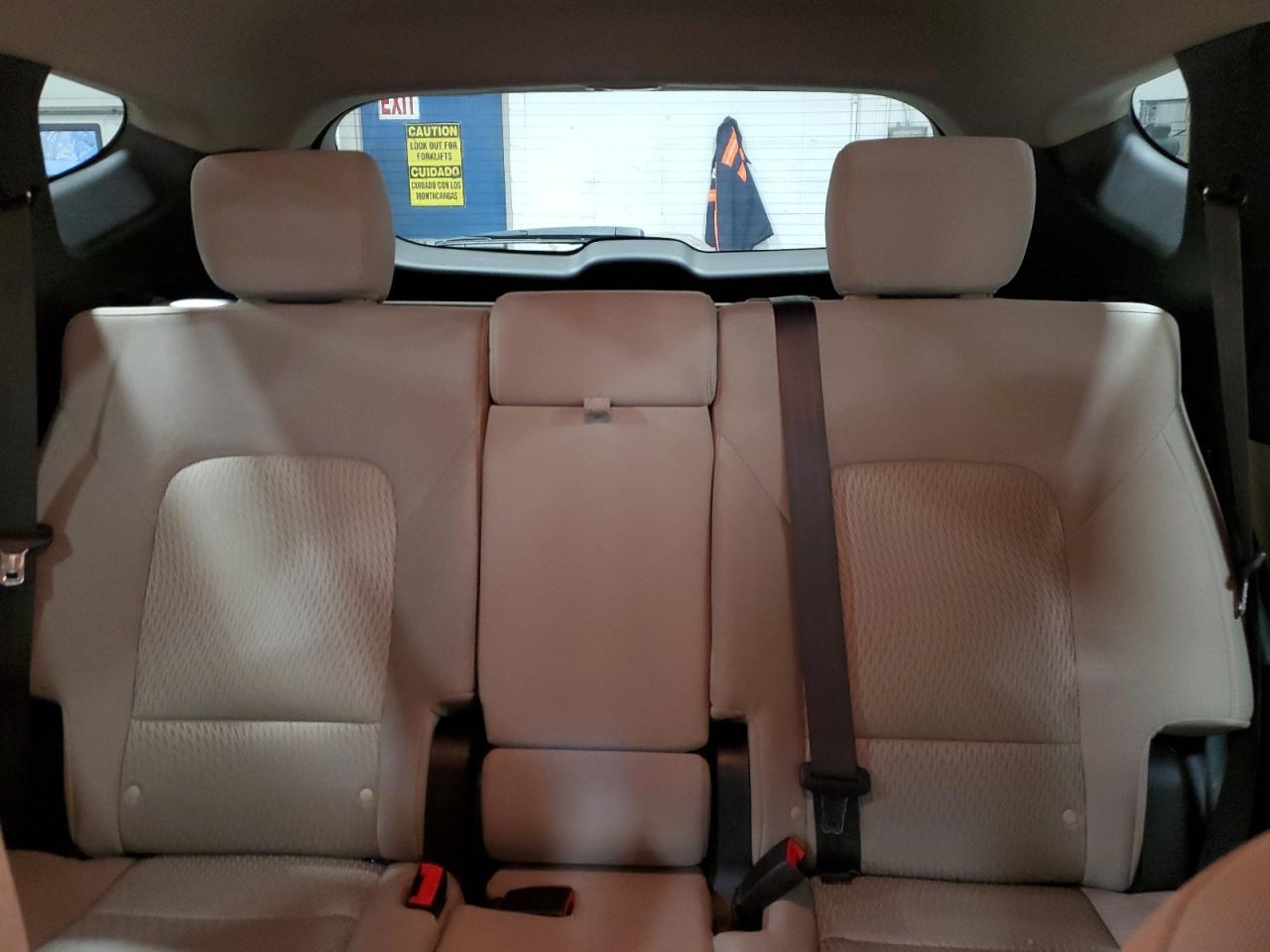 2016 Hyundai Santa Fe - Image 10