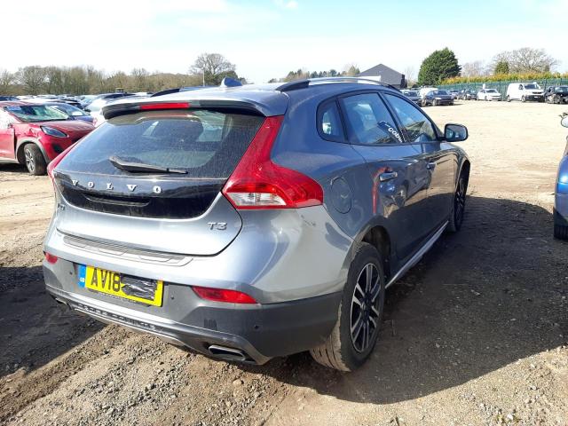 2018 VOLVO V40 CROSS