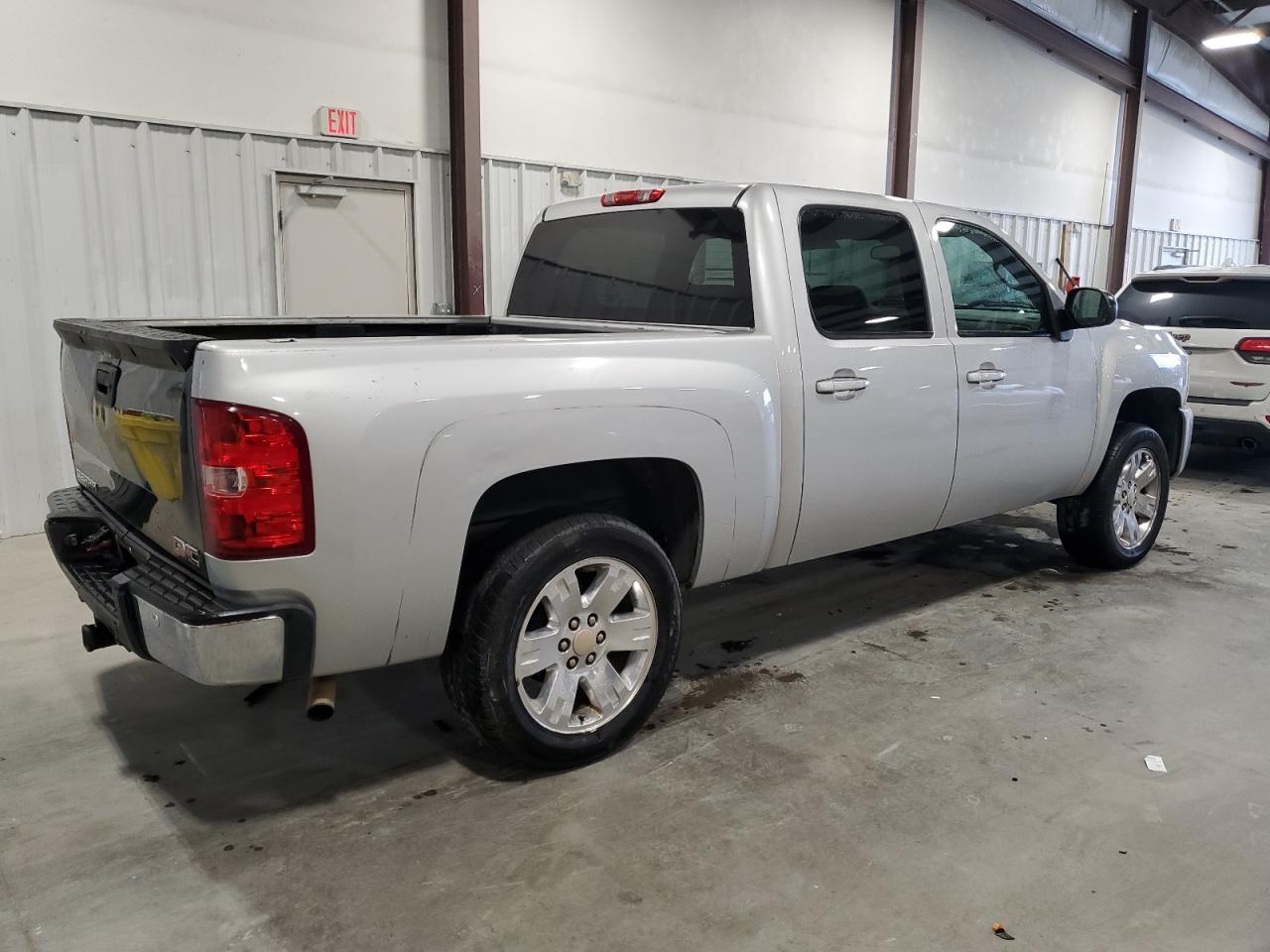 2011 Chevrolet Silverado - Image 3