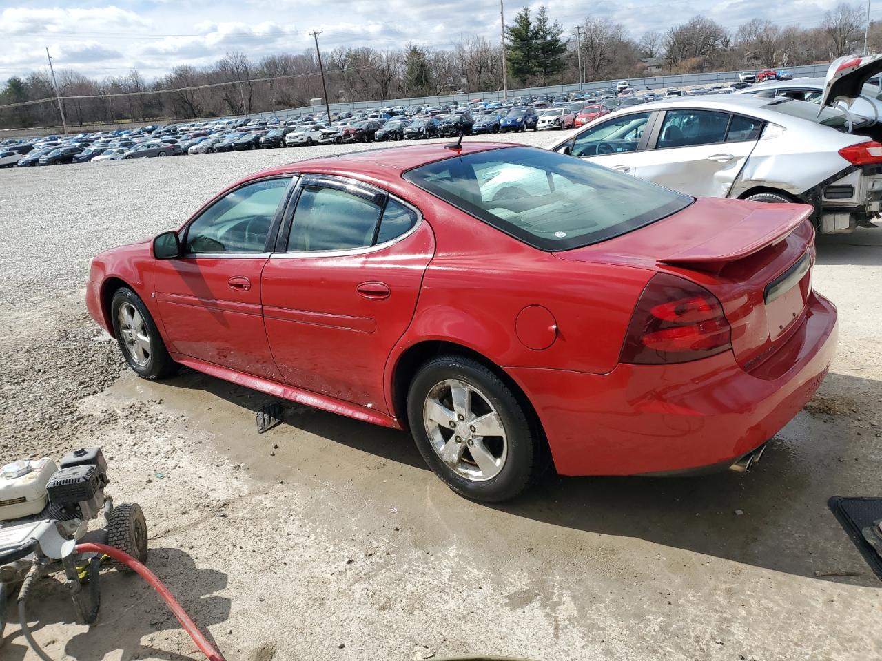 2007 Pontiac Grand Prix - Image 2
