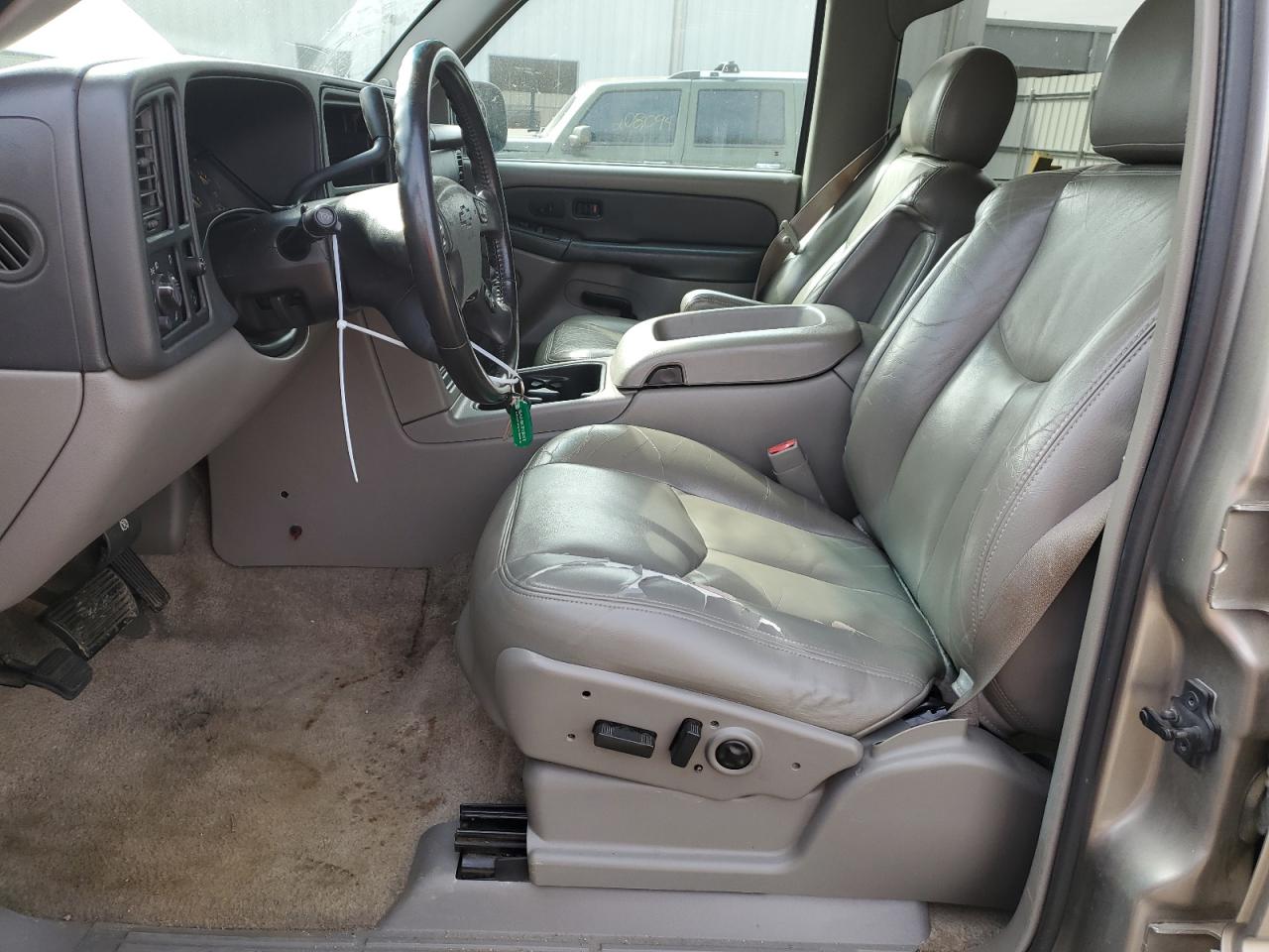 2003 Chevrolet Suburban - Image 7