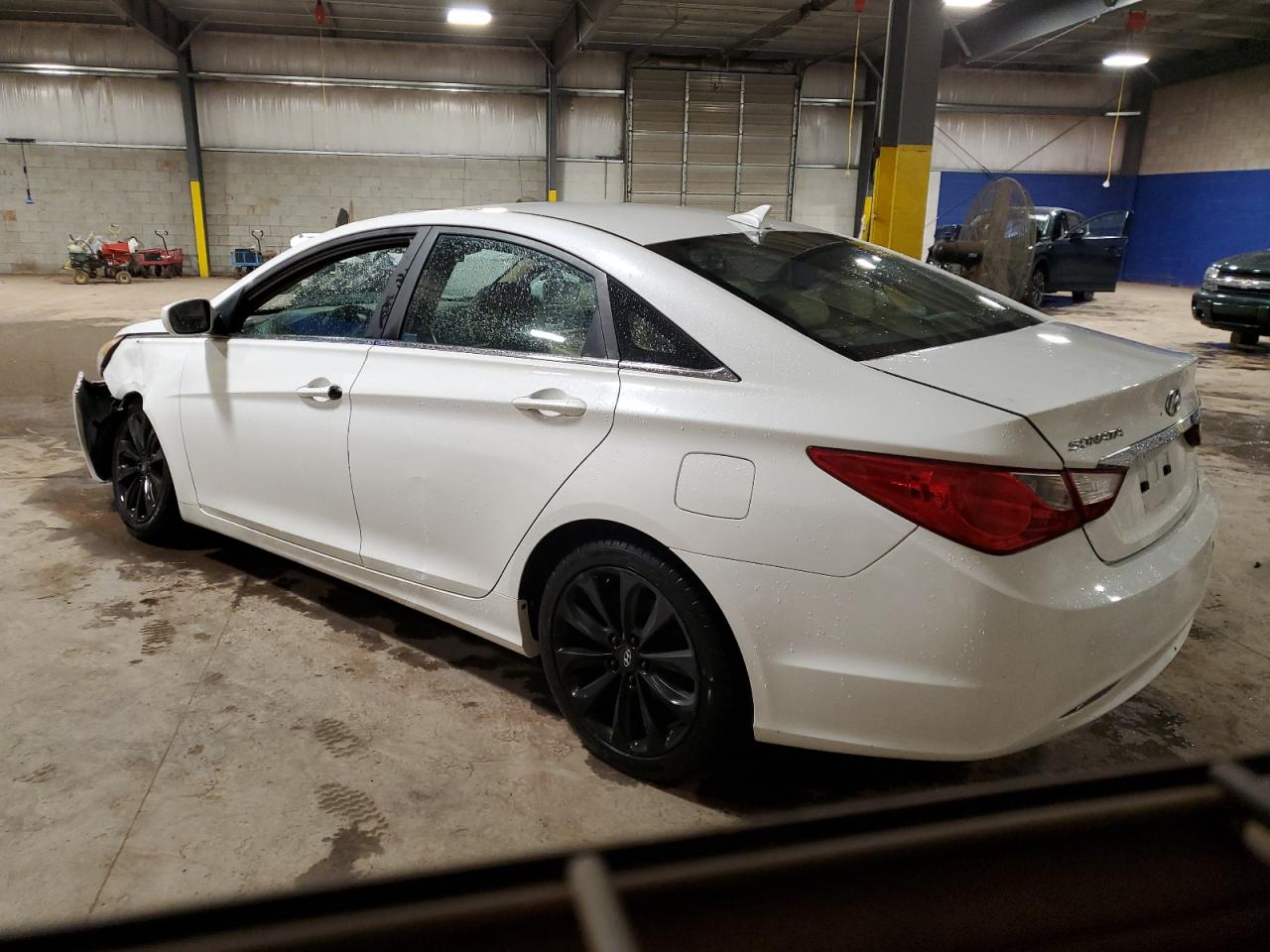 2011 Hyundai Sonata - Image 2