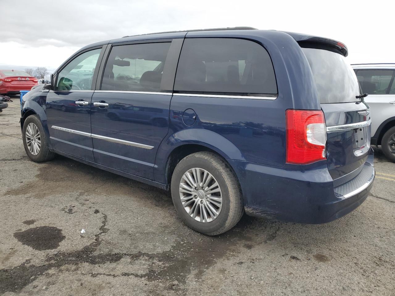 2013 Chrysler Town & Country - Image 2