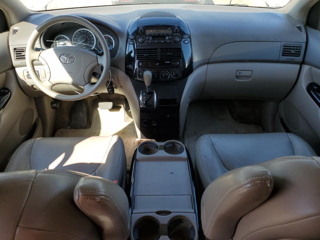 2005 Toyota Sienna - Image 8