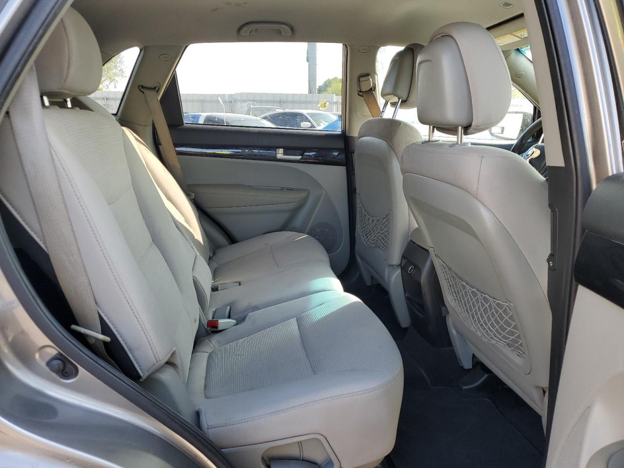 2015 Kia Sorento - Image 11