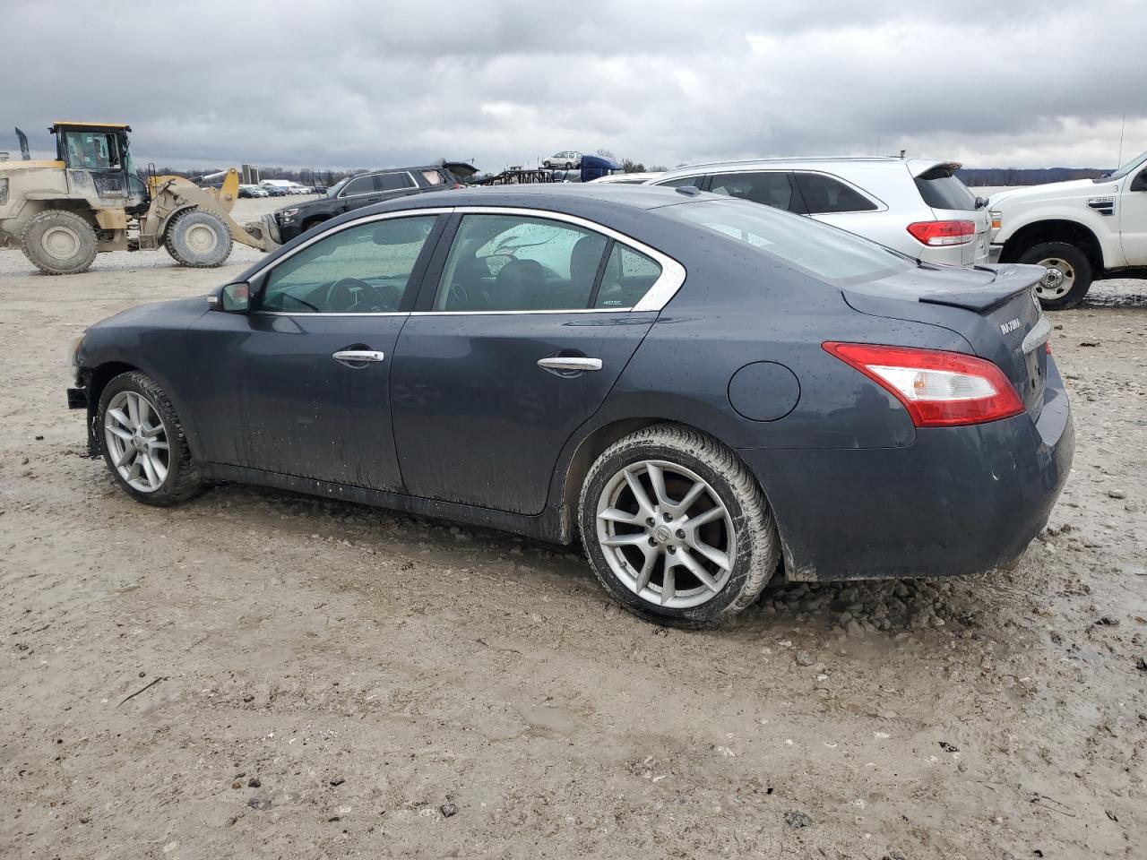 2010 Nissan Maxima - Image 2