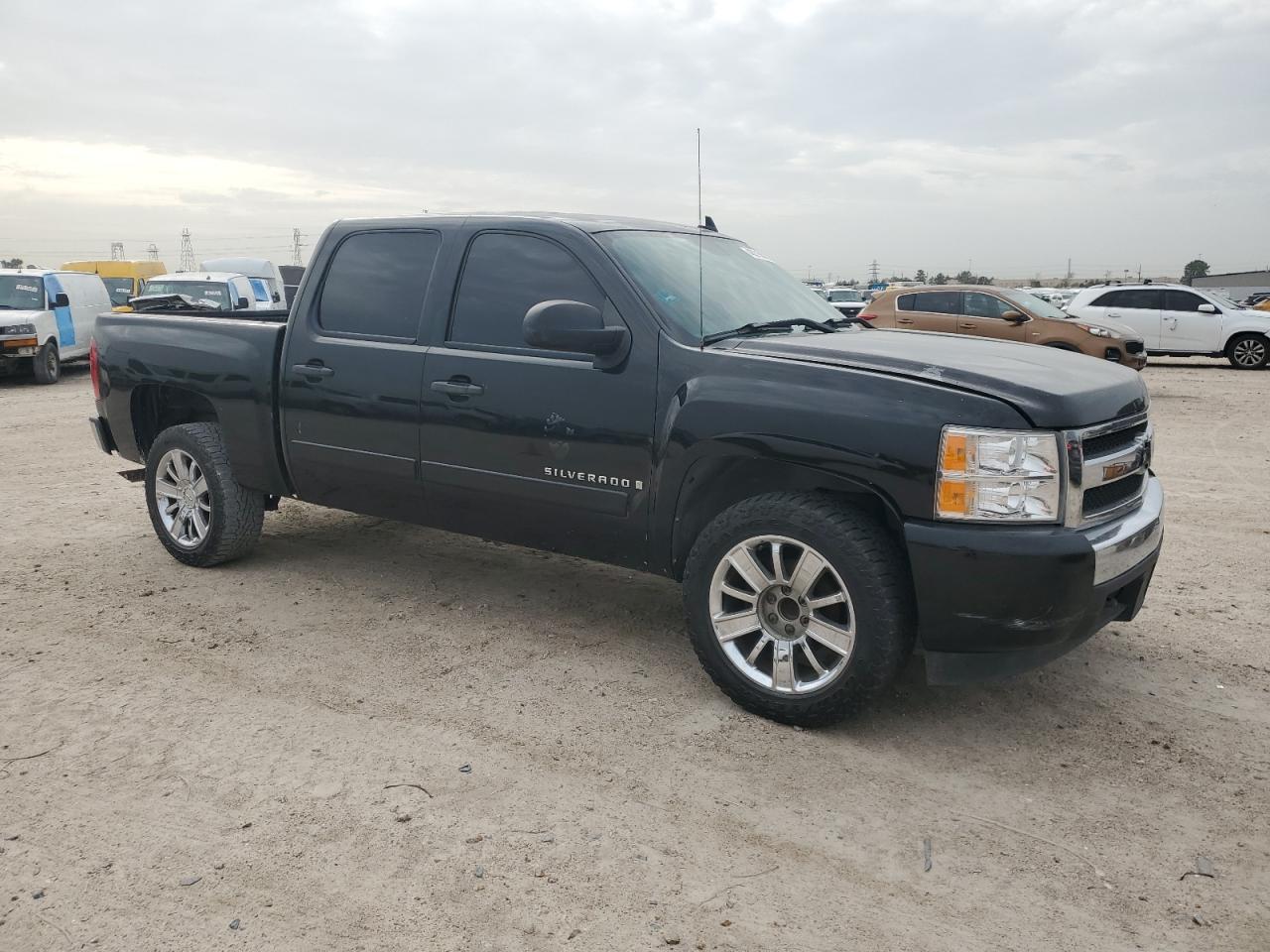 2007 Chevrolet Silverado - Image 4