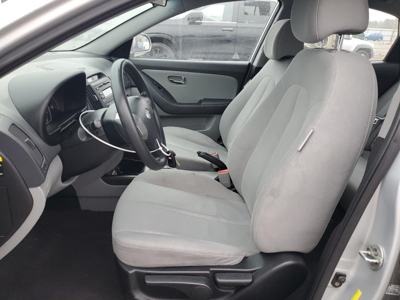 2010 Hyundai Elantra - Image 7