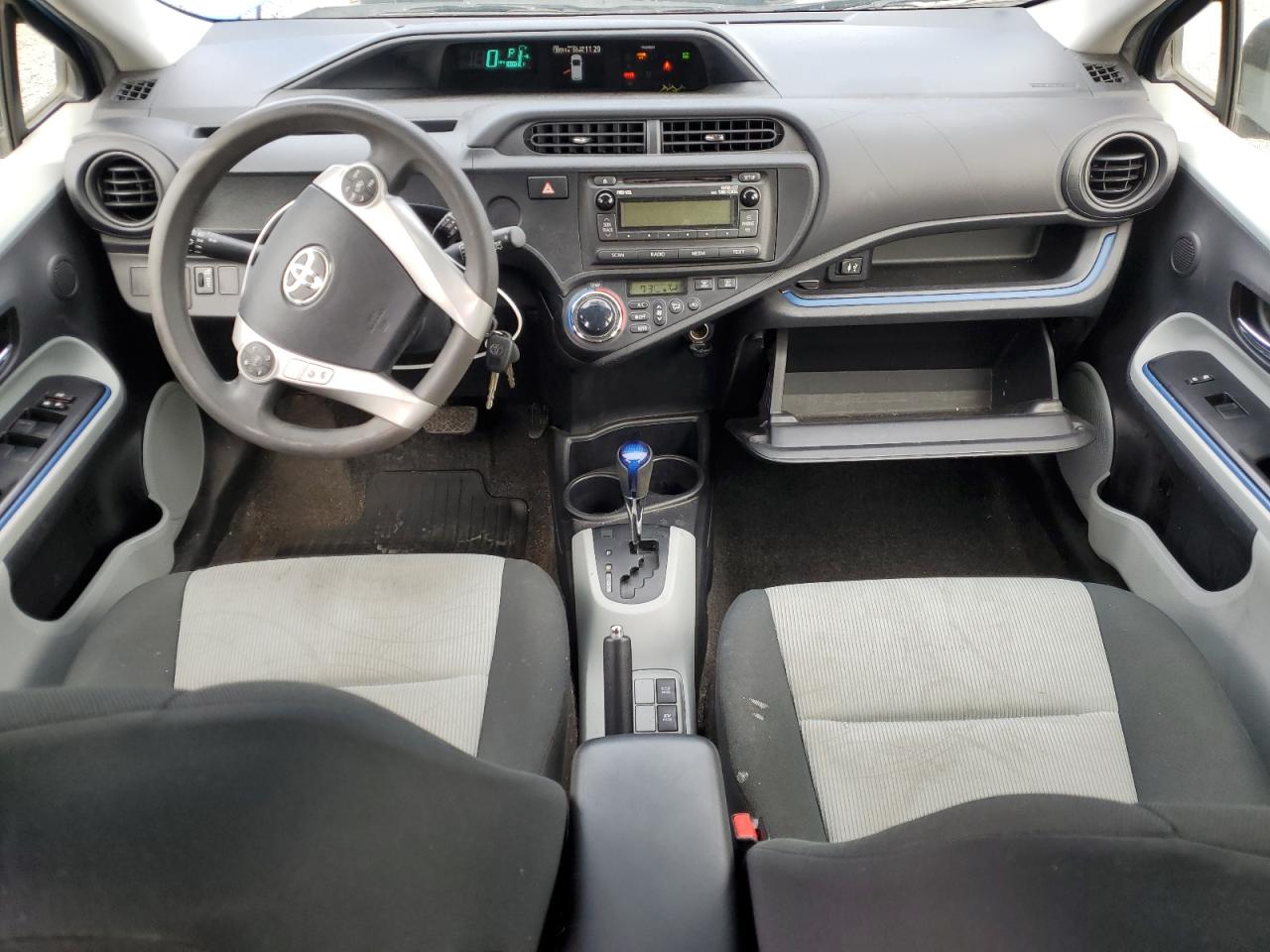 2013 Toyota Prius - Image 8