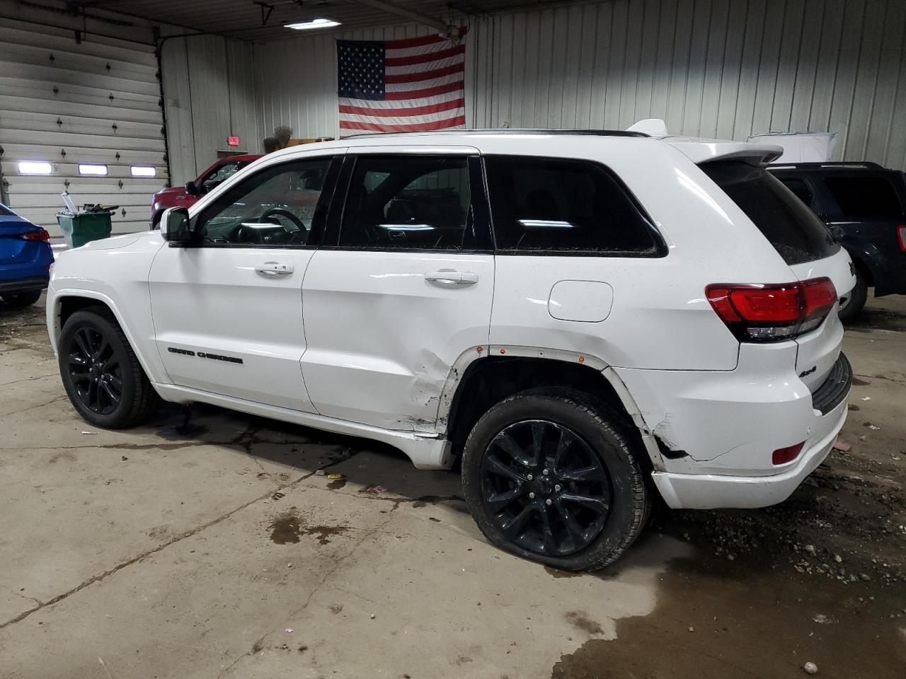 2017 Jeep Grand Cherokee - Image 2