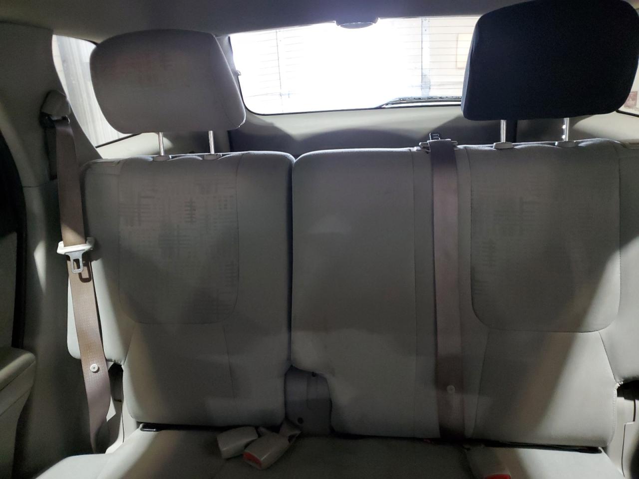 2005 Chevrolet Equinox - Image 10