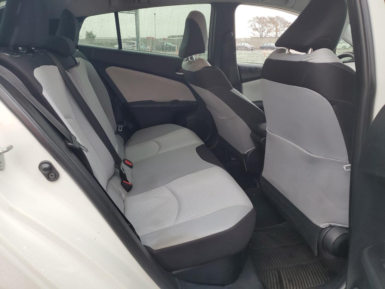 2017 Toyota Prius - Image 10