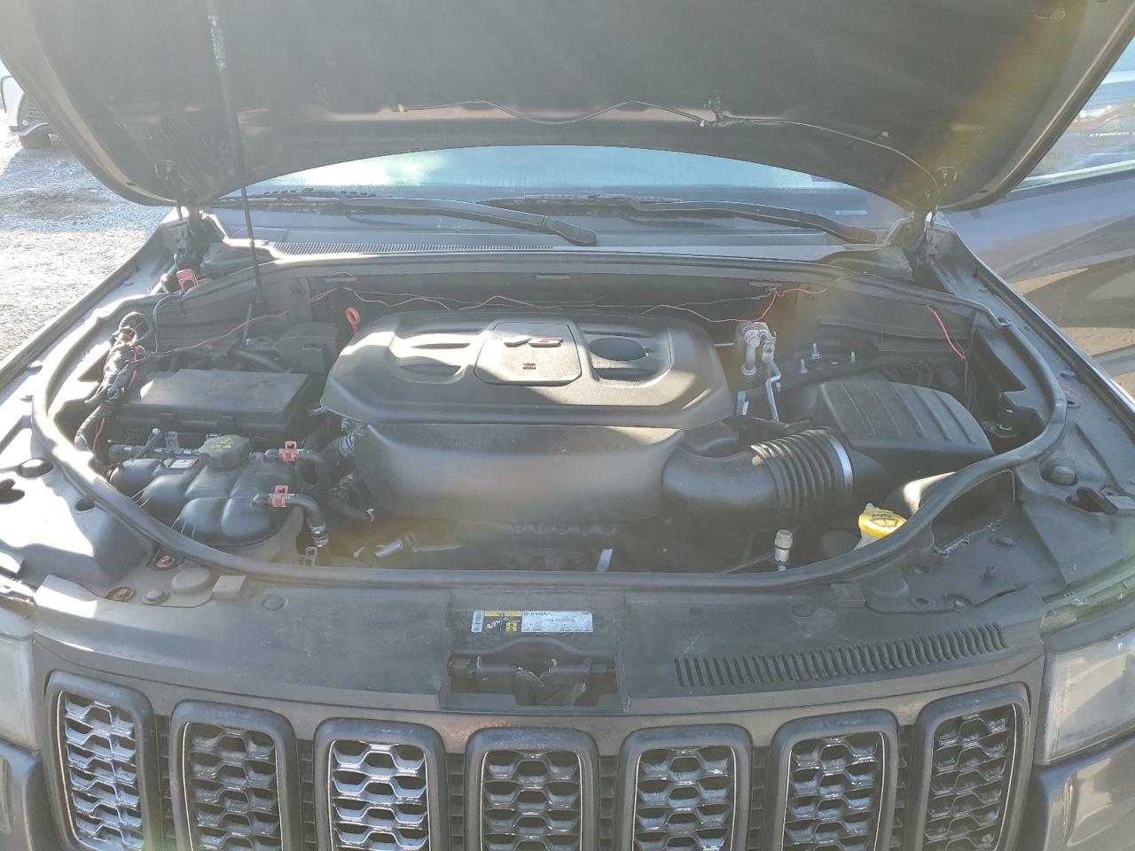 2017 Jeep Grand Cherokee - Image 12