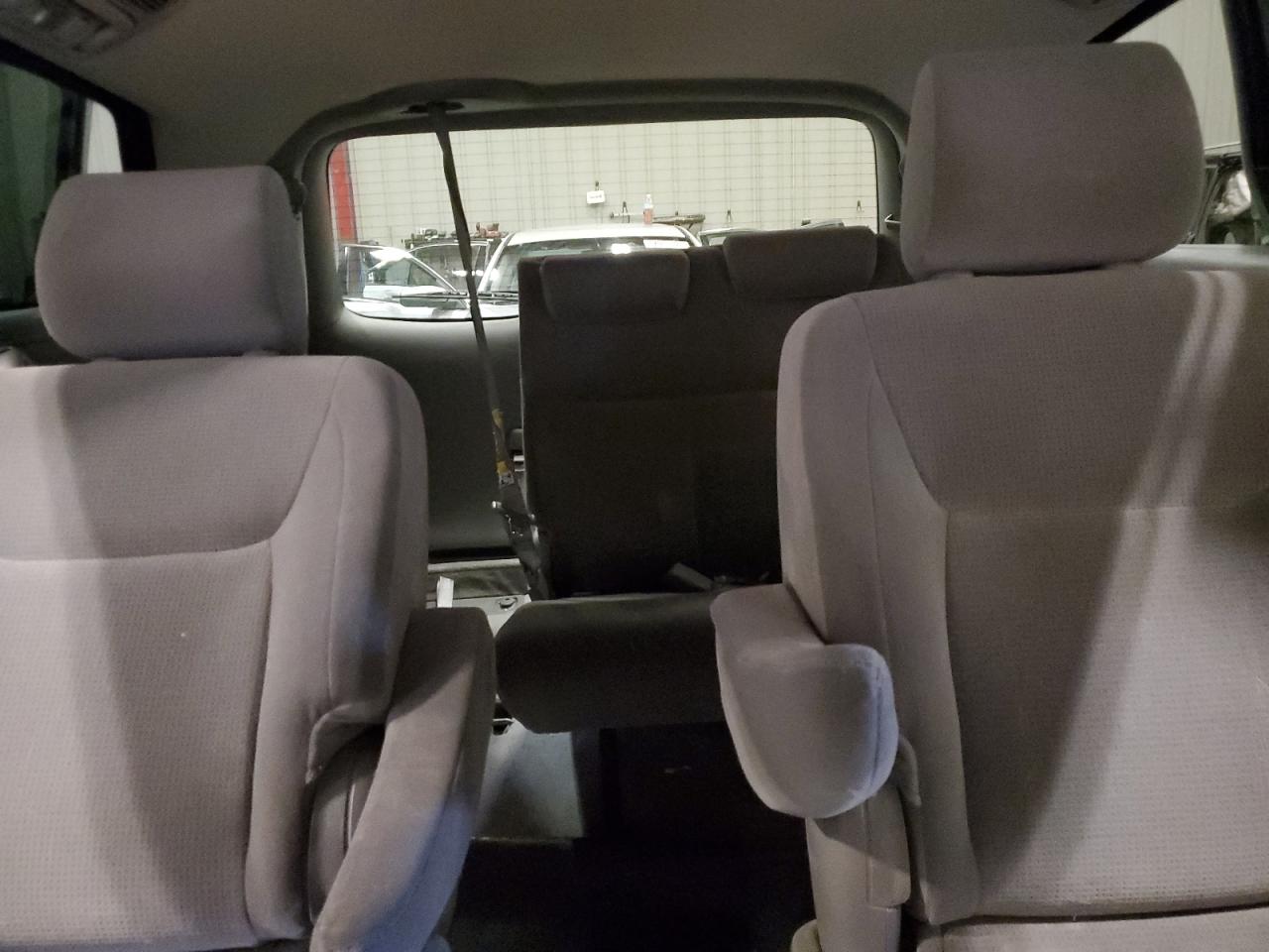 2005 Toyota Sienna - Image 10