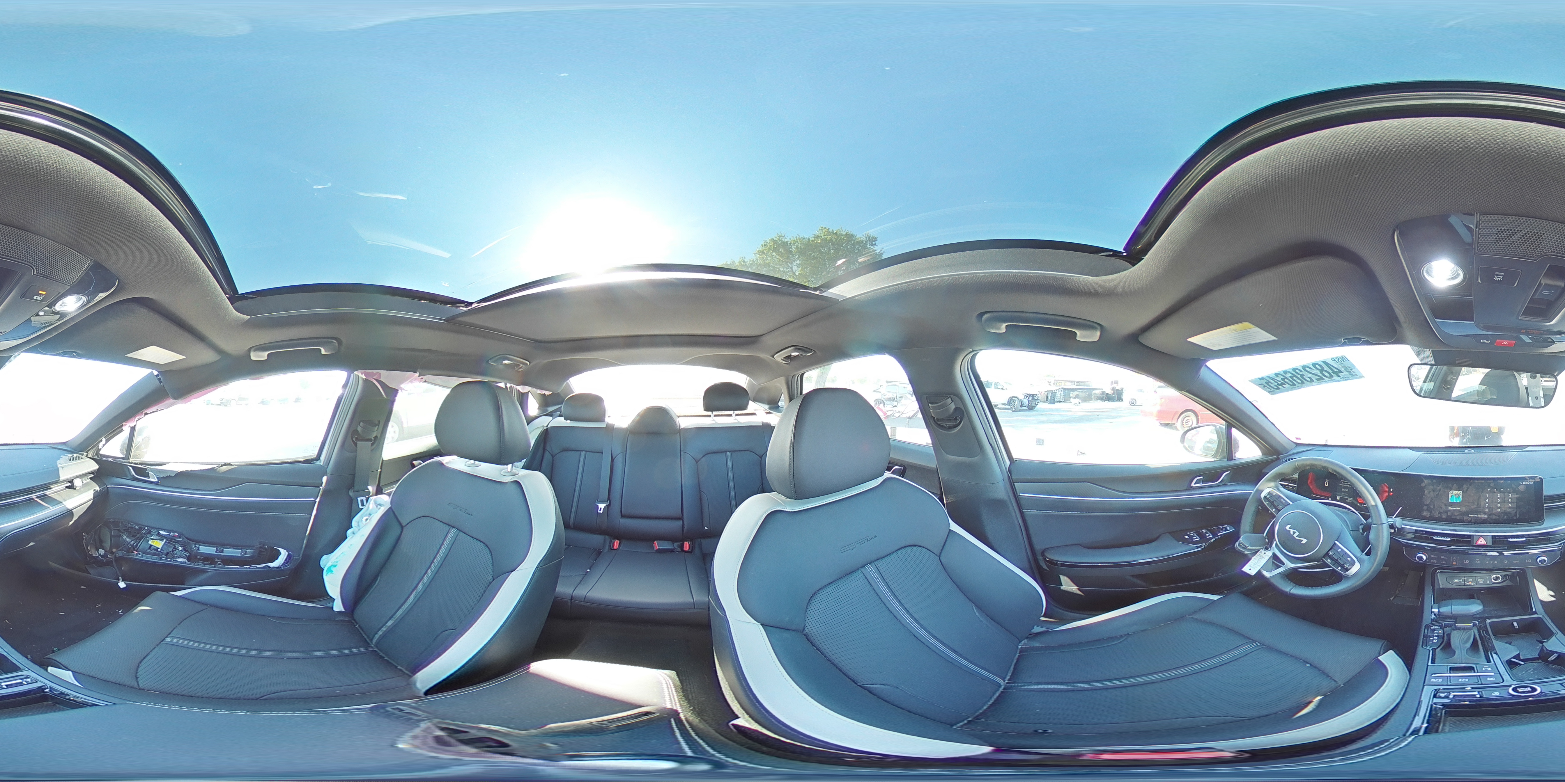 2025 Kia K5 - Image 12