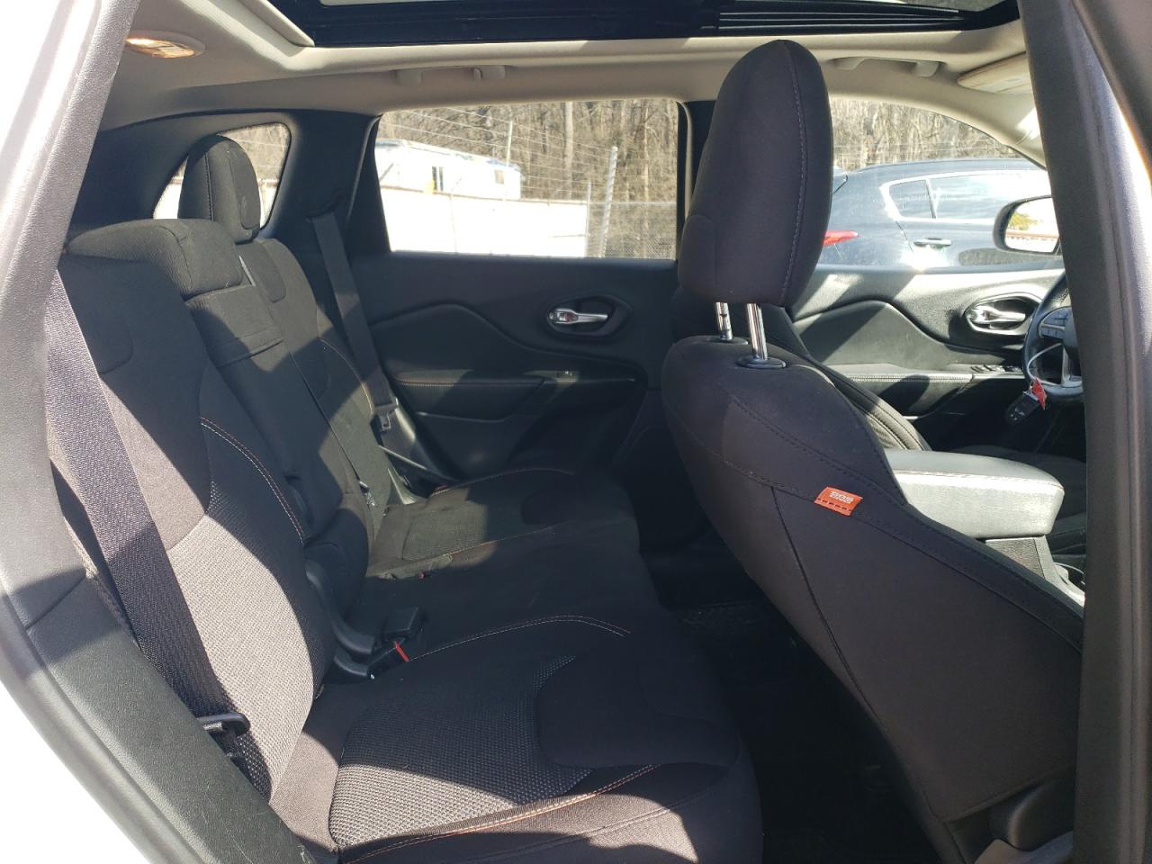 2017 Jeep Grand Cherokee - Image 11