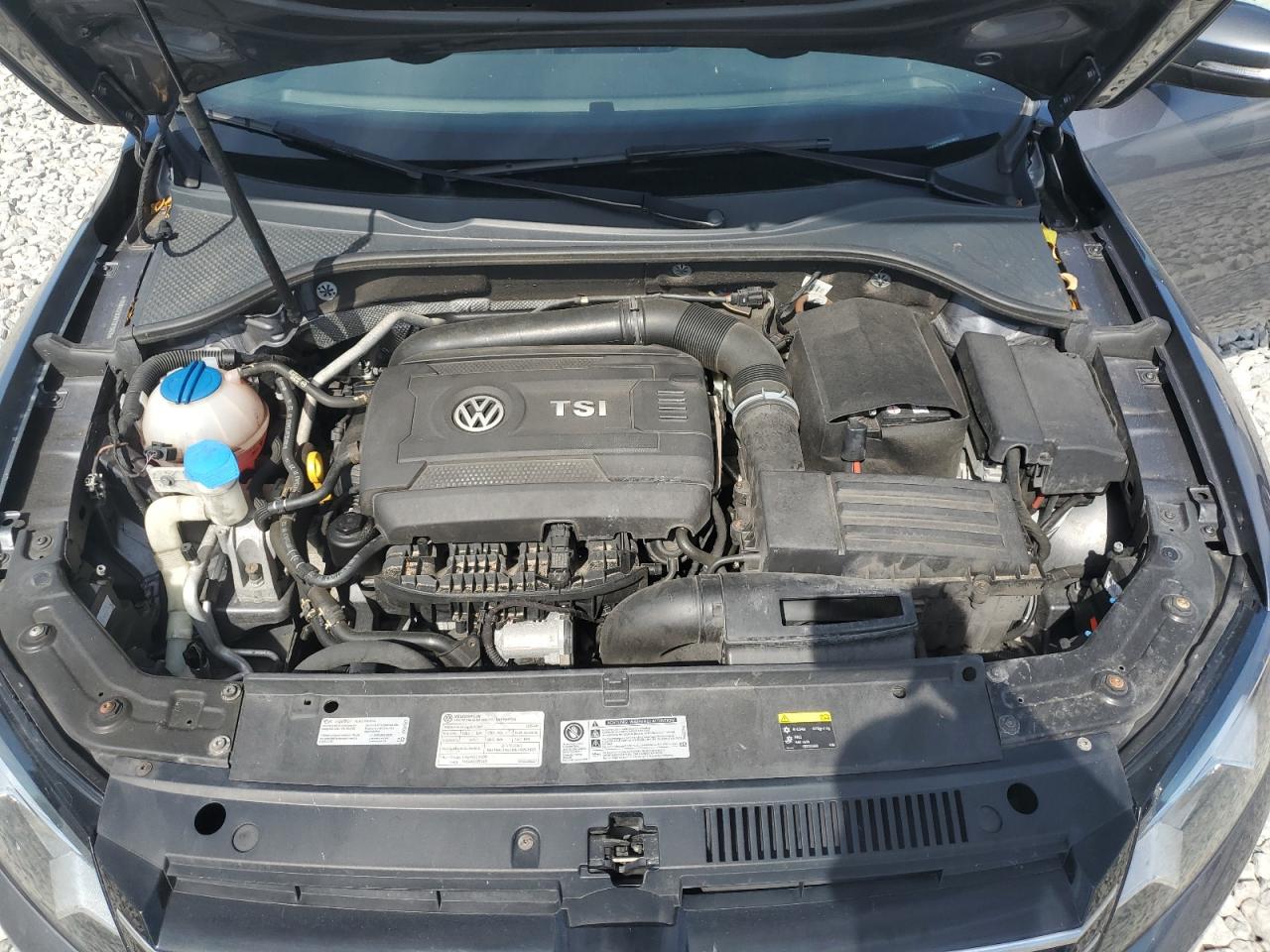 2015 Volkswagen Passat - Image 11