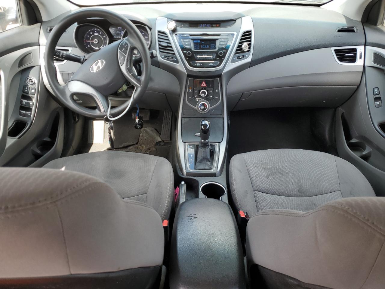 2016 Hyundai Elantra - Image 8