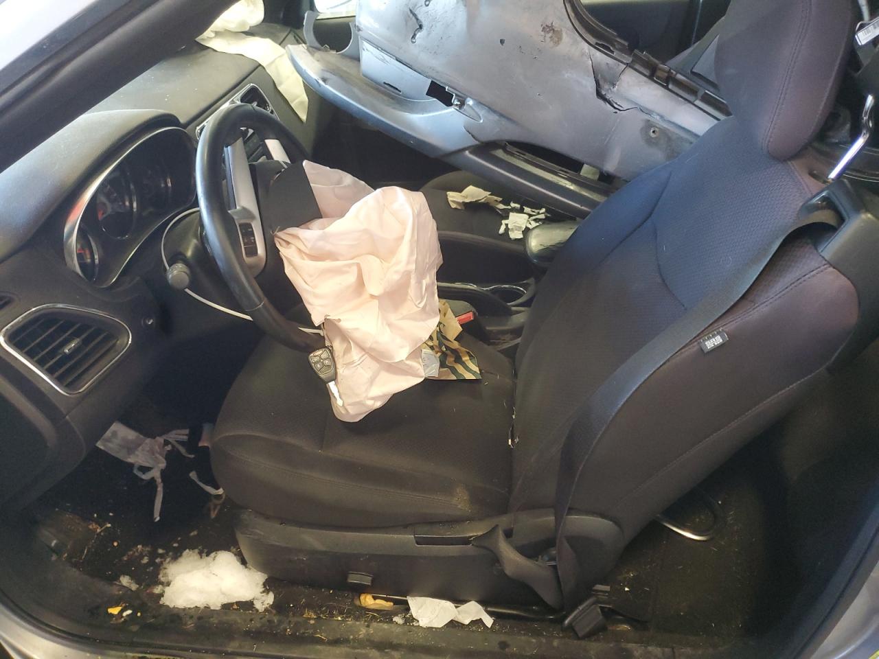 2014 Chrysler 200 - Image 7