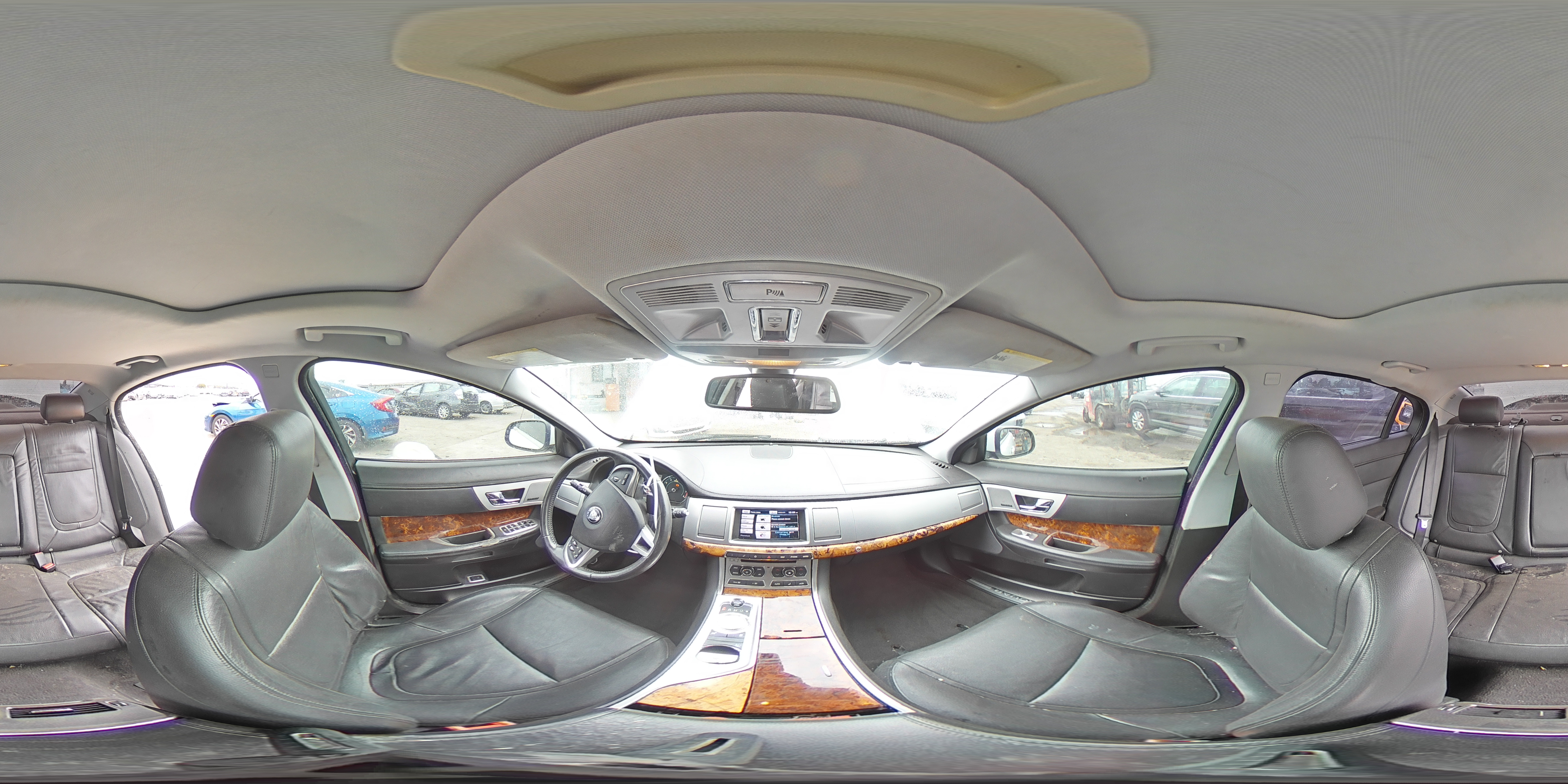 2015 Jaguar XF - Image 12