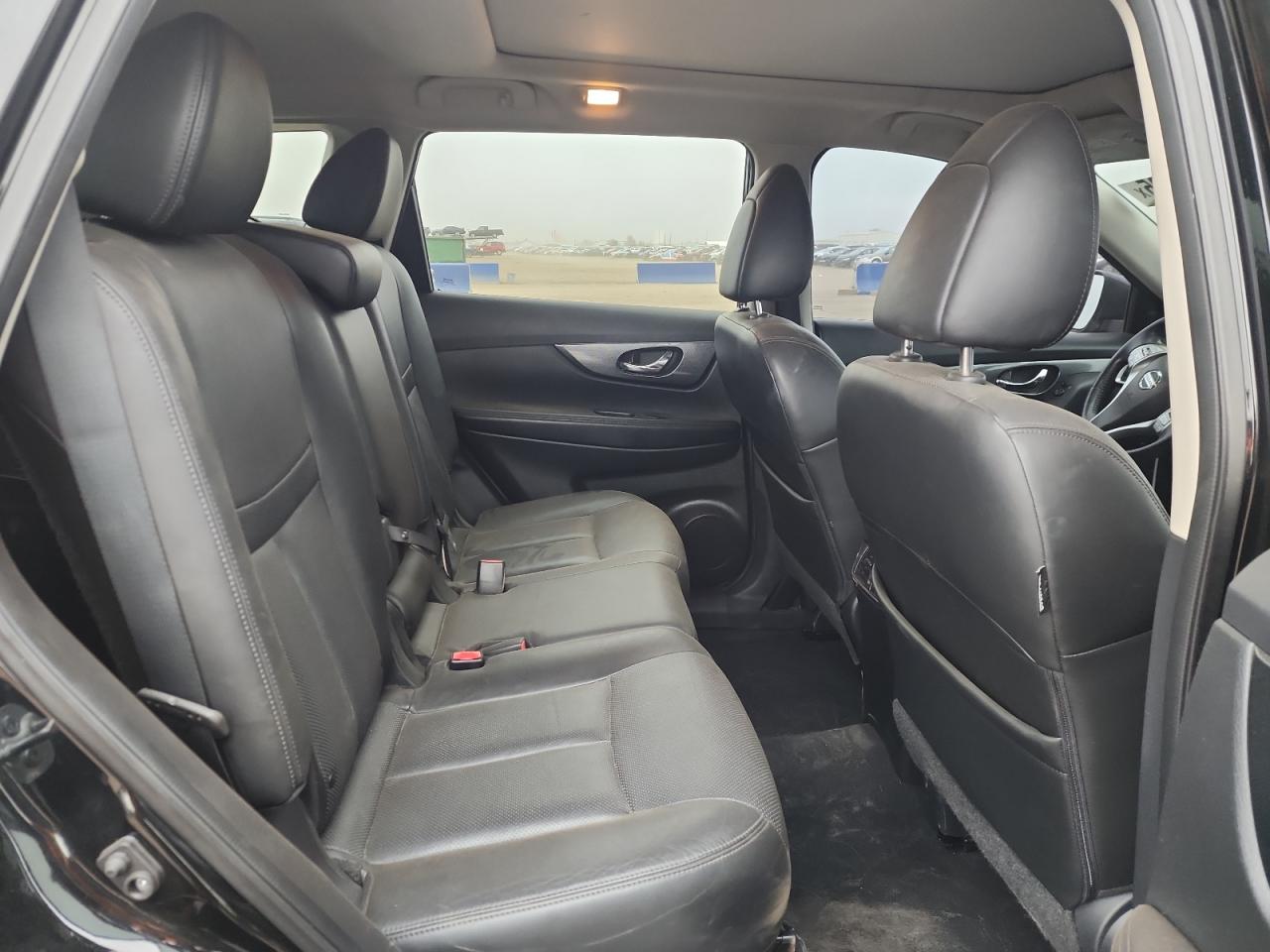 2015 Nissan Rogue - Image 11
