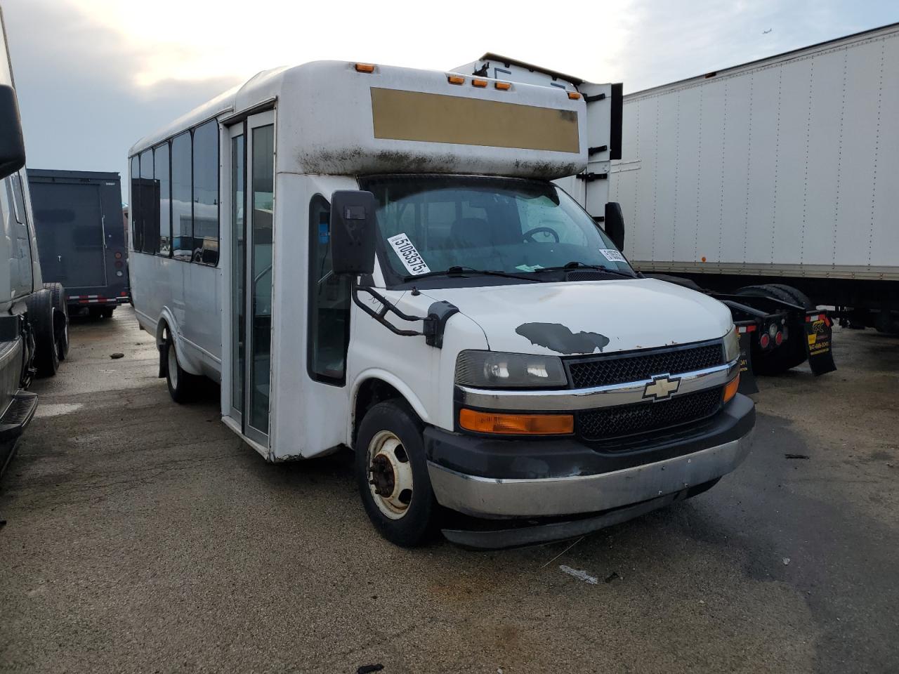 2011 Chevrolet Express G4500 იყიდება Elgin-ში, IL - Normal Wear