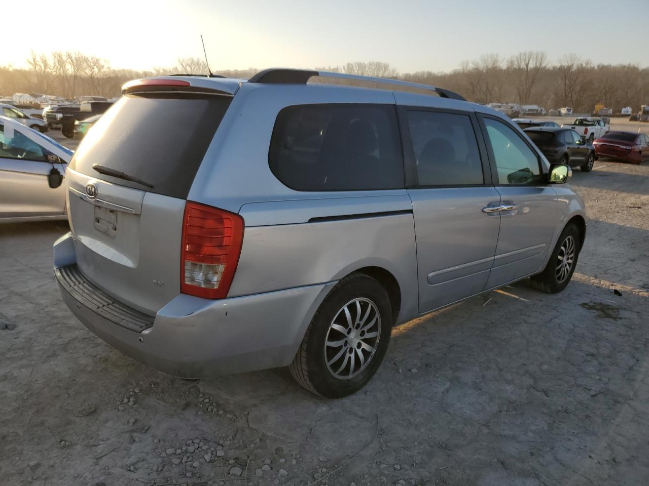2011 Kia Sedona - Image 3