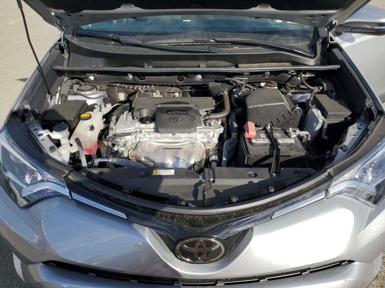 2018 Toyota RAV 4 - Image 11