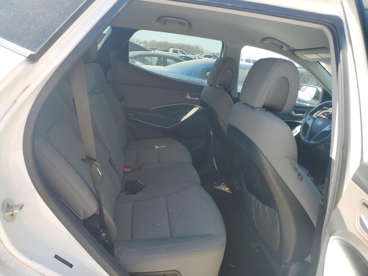 2018 Hyundai Santa Fe - Image 11