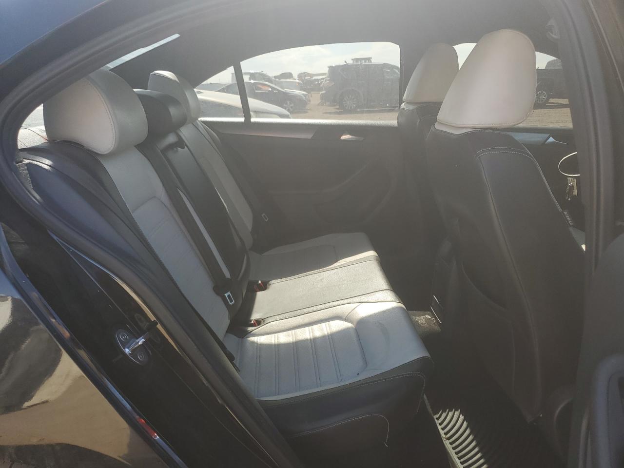 2016 Volkswagen Jetta - Image 10