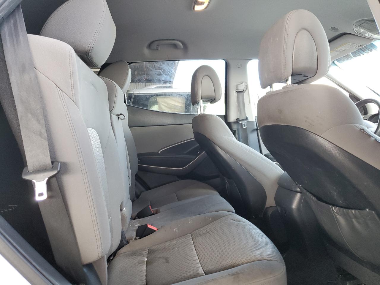 2015 Hyundai Santa Fe - Image 11
