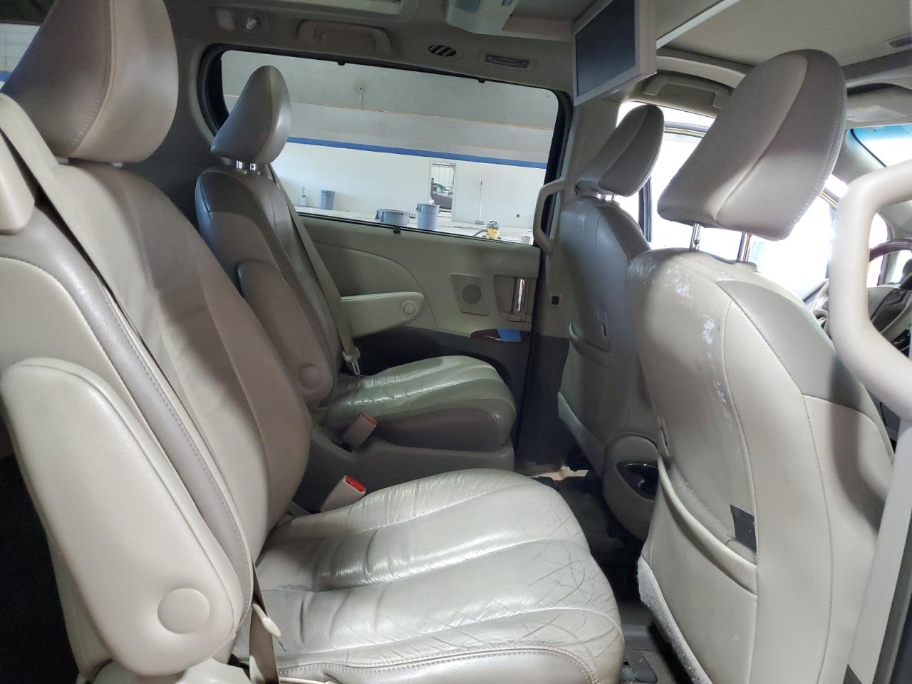 2014 Toyota Sienna - Image 11