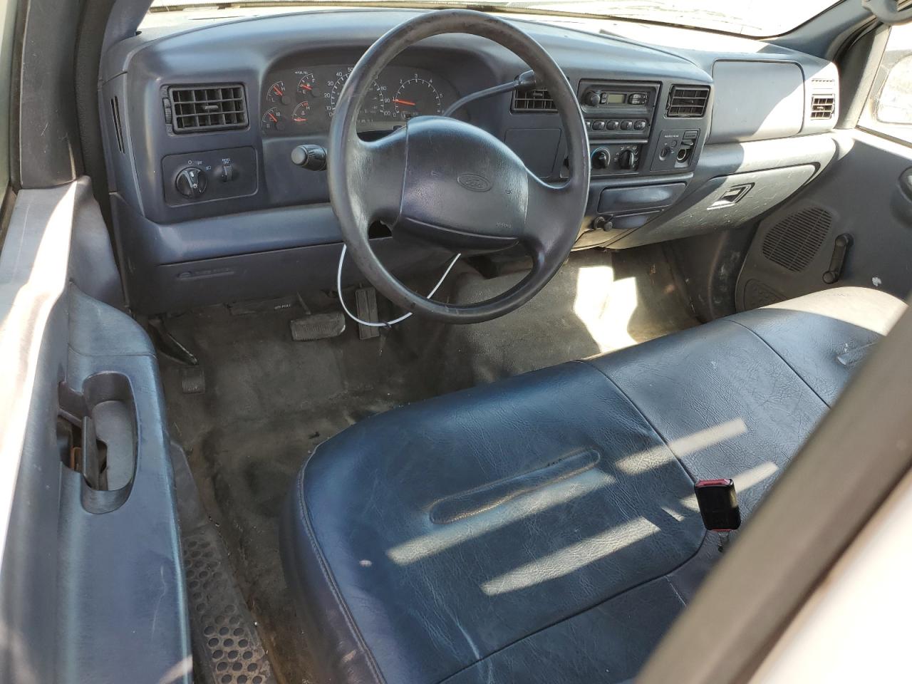2000 Ford F250 - Image 8