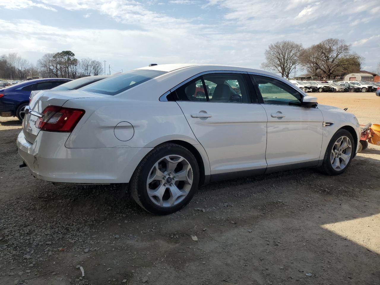 2011 Ford Taurus - Image 3