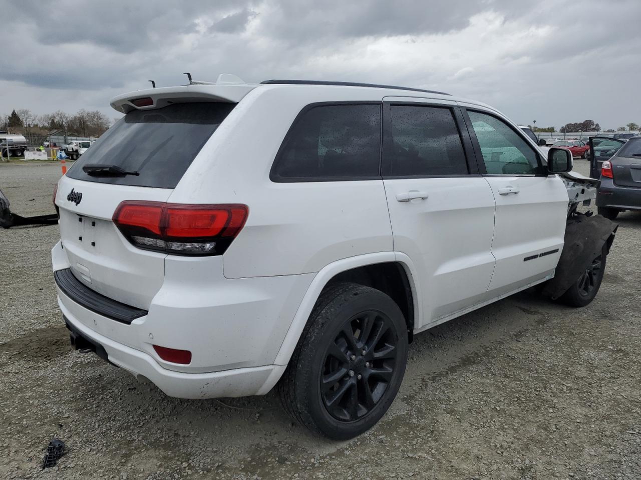 2017 Jeep Grand Cherokee - Image 3
