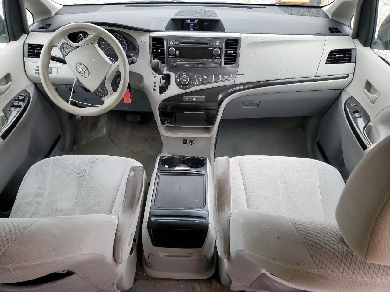 2013 Toyota Sienna - Image 8