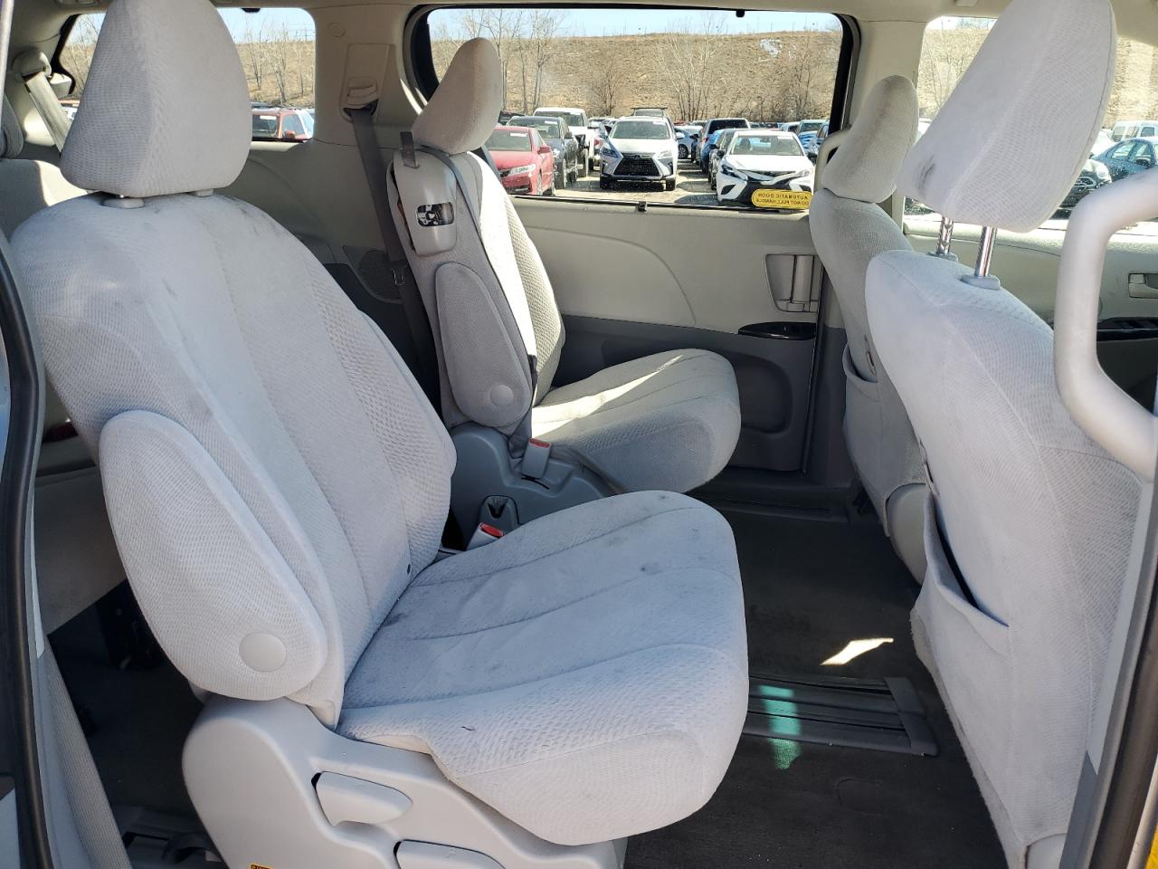 2012 Toyota Sienna - Image 11