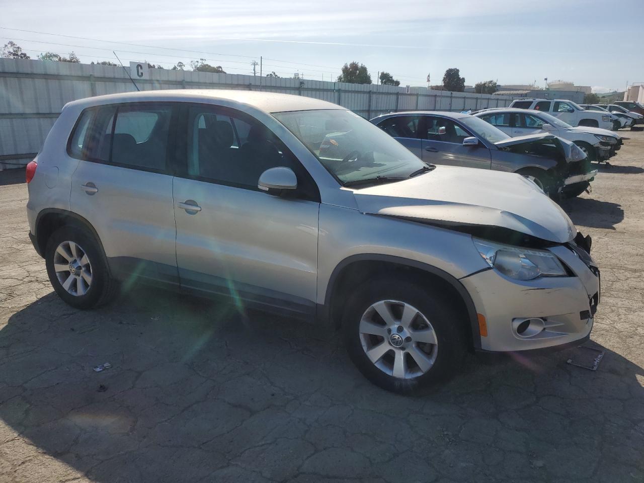 2010 Volkswagen Tiguan - Image 4