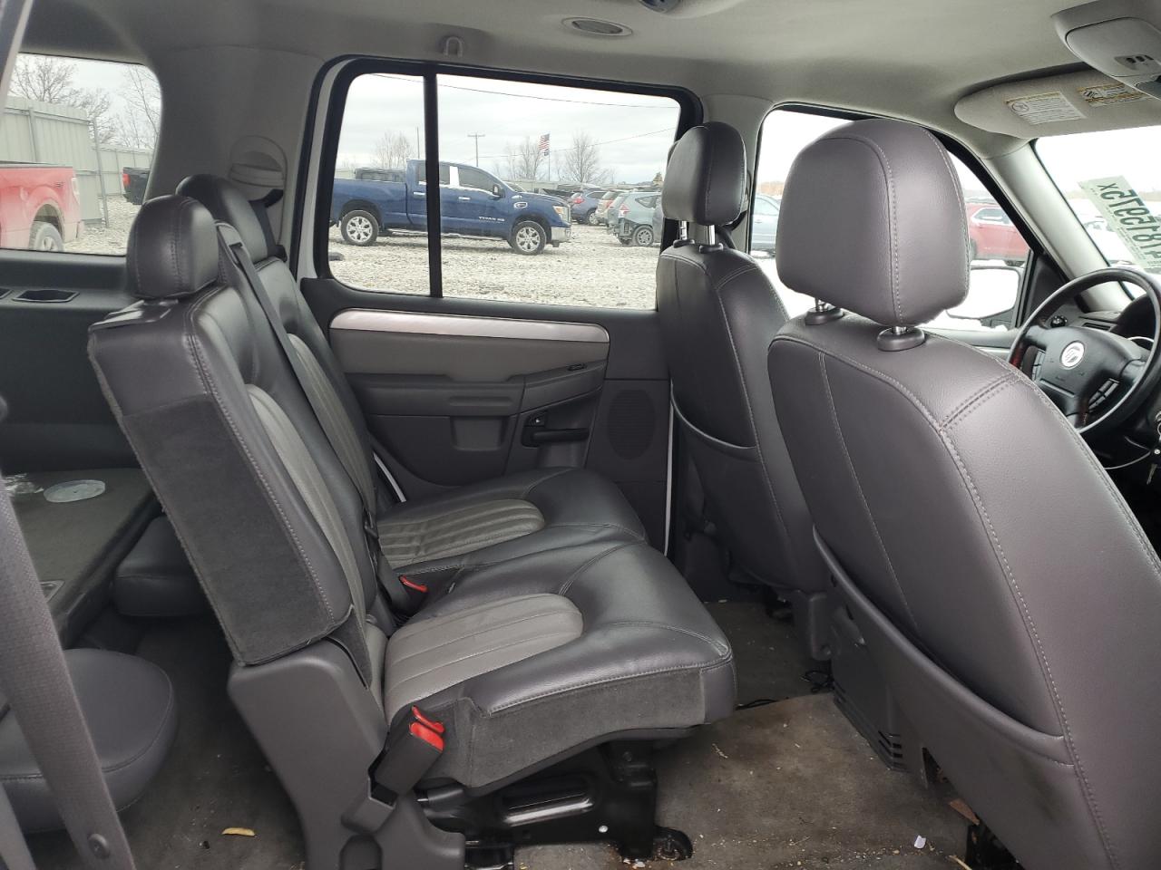 2003 Mercury Mountaineer - Image 11