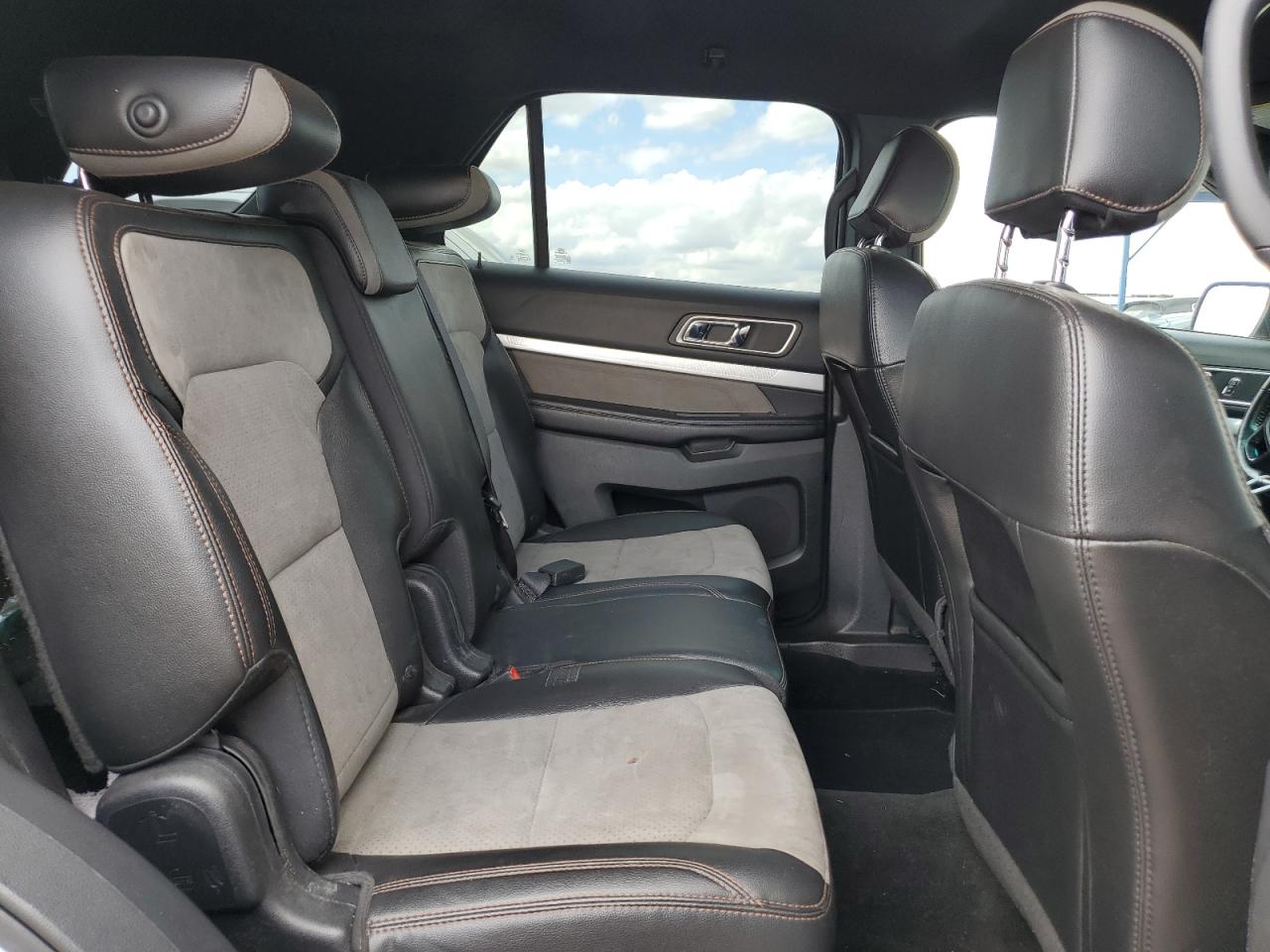 2017 Ford Explorer - Image 11