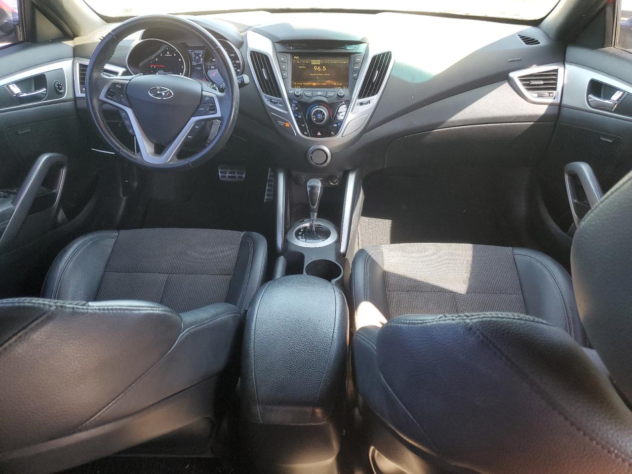 2016 Hyundai Veloster - Image 8