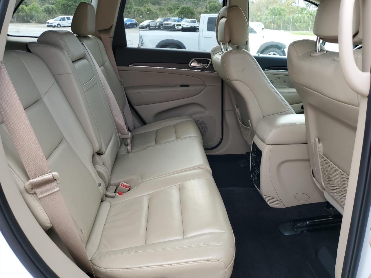 2017 Jeep Grand Cherokee - Image 11