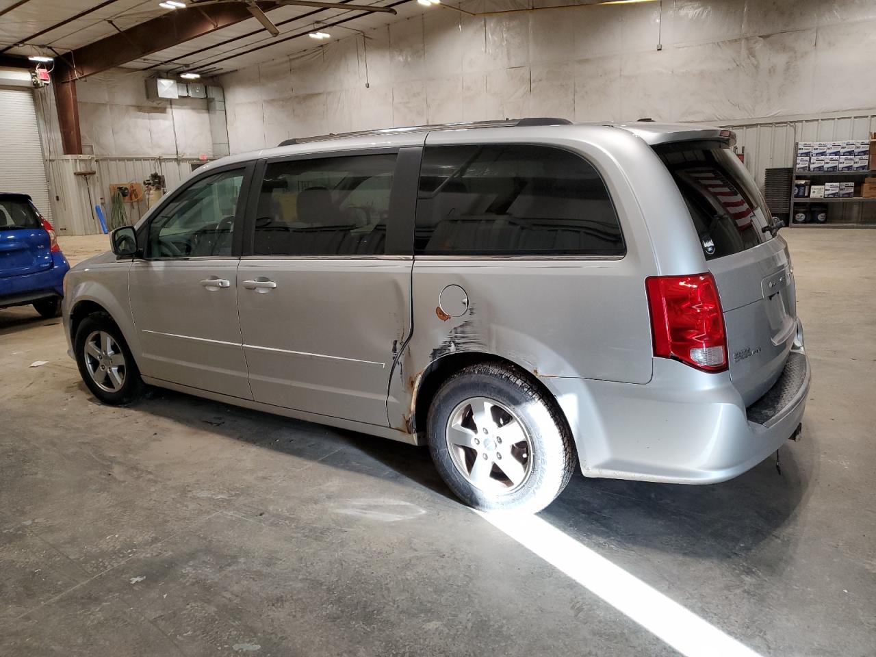 2011 Dodge Caravan - Image 2