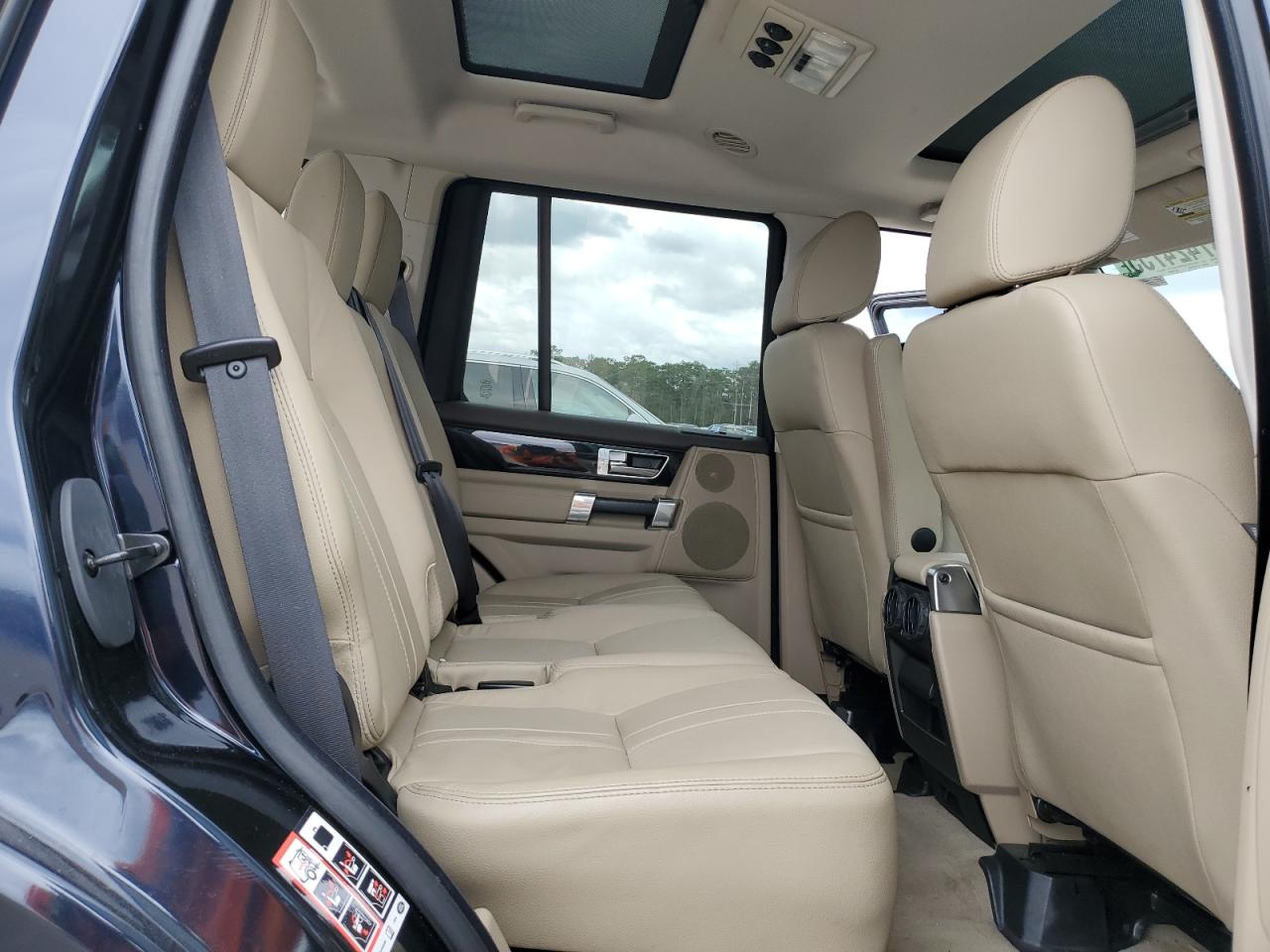 2012 Land Rover LR4 - Image 11