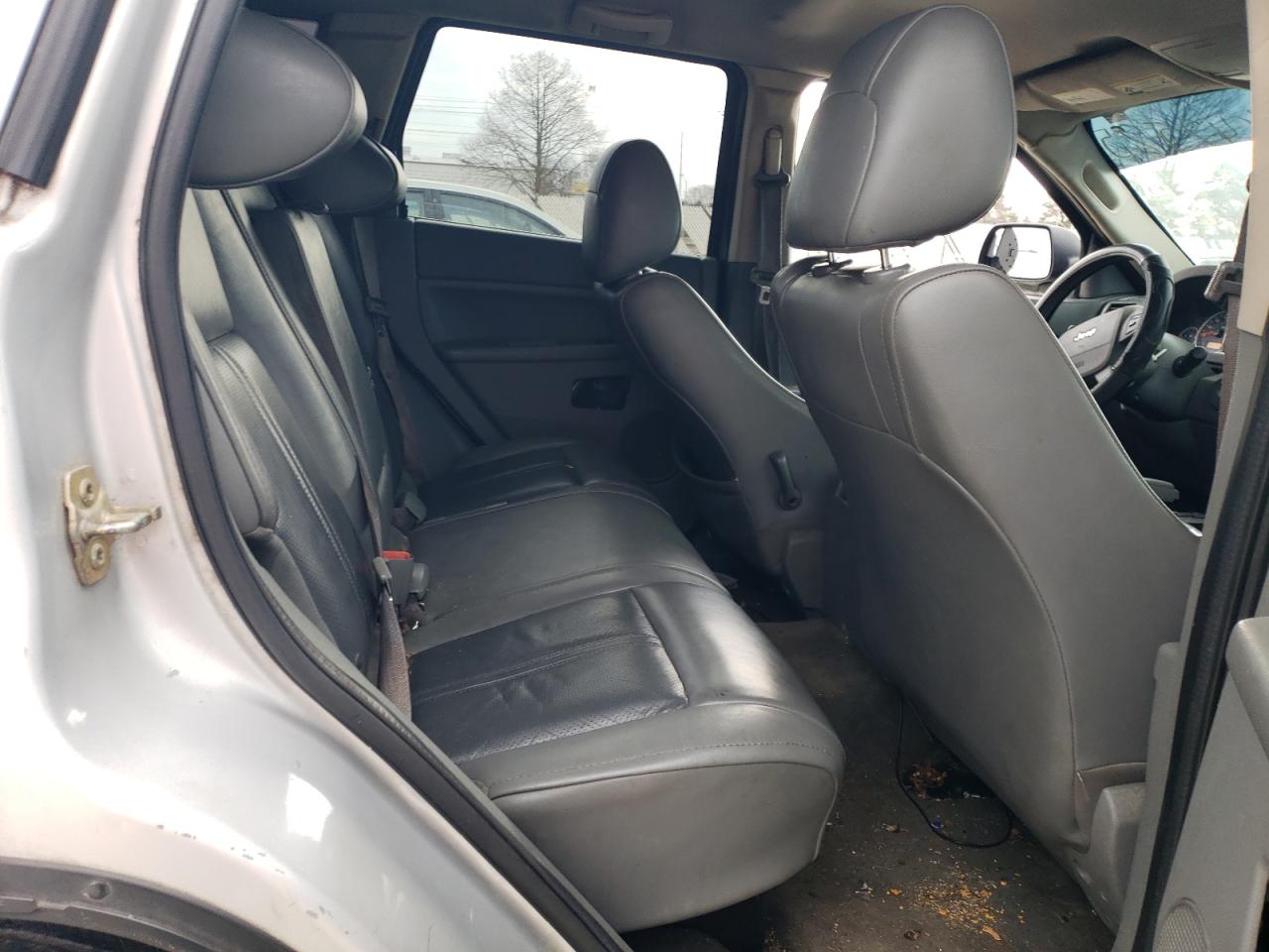 2005 Jeep Grand Cherokee - Image 11