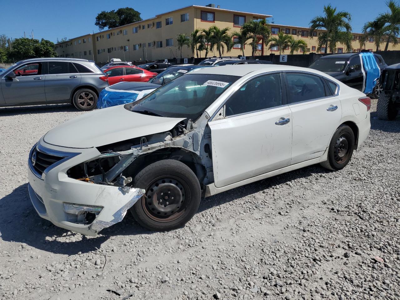 2014 Nissan Altima 2.5 for Sale in Opa Locka, FL - Front End