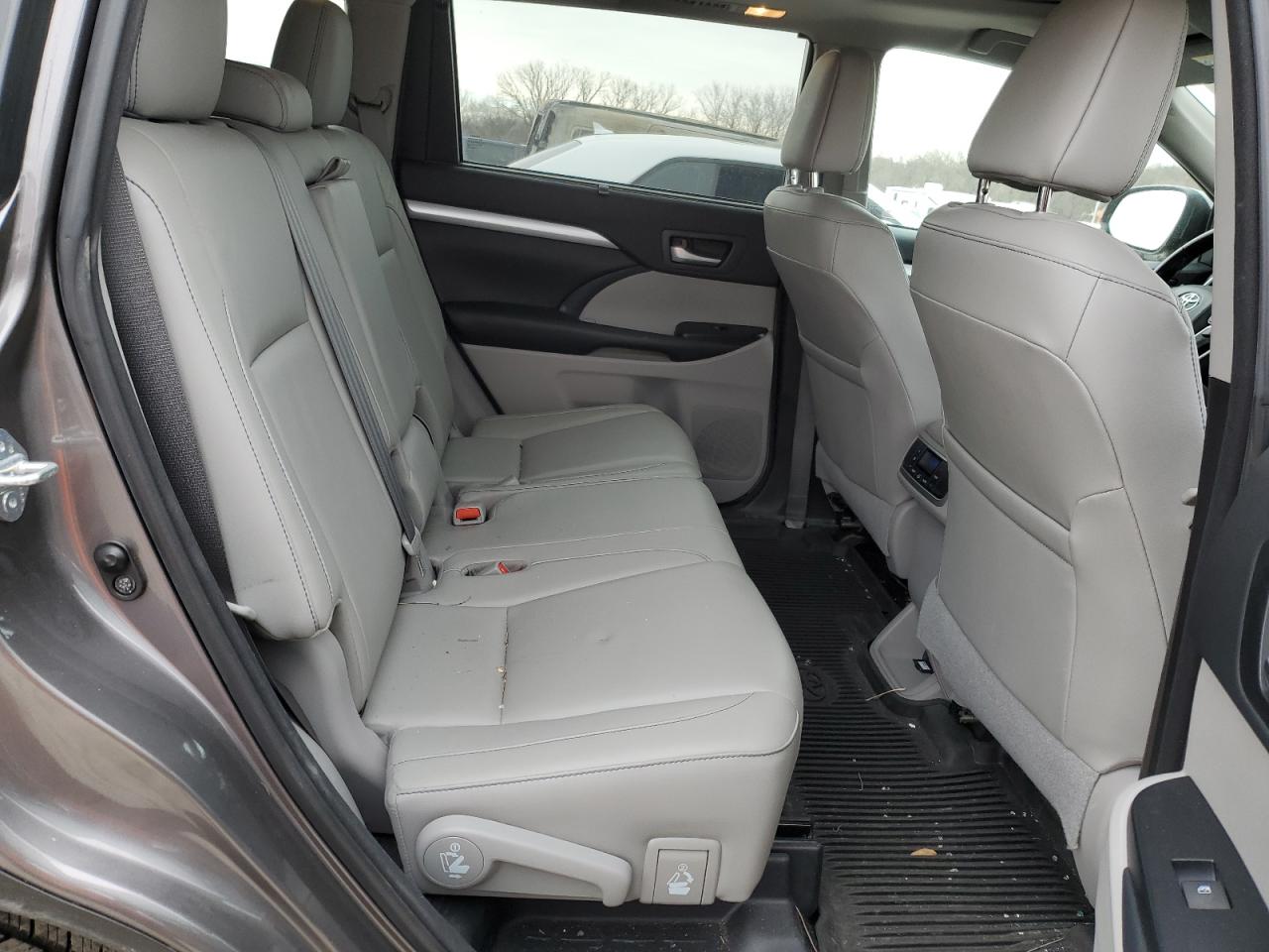 2018 Toyota Highlander - Image 11