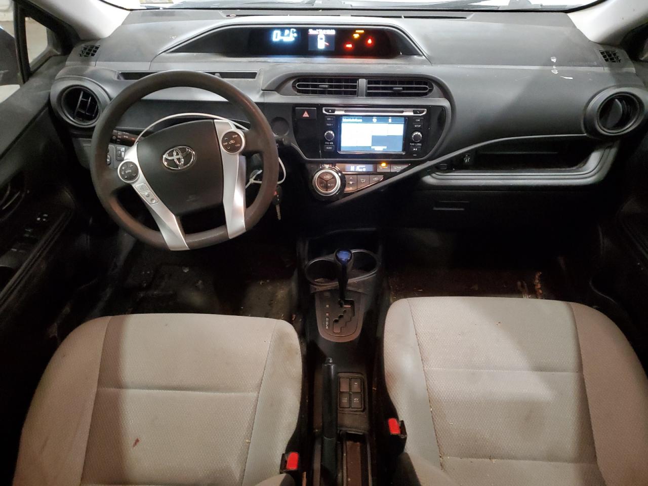 2015 Toyota Prius - Image 8